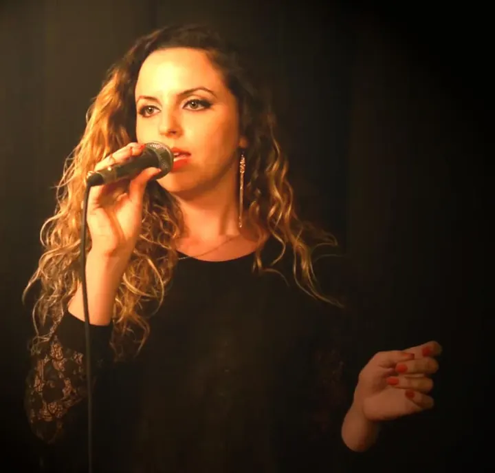 Della performing on stage